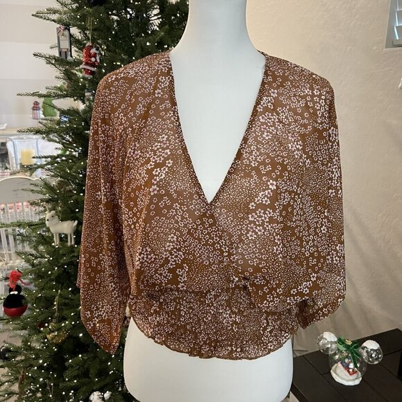 LULU'S FLORAL WRAP TOP IN CARMEL AND PINK SIZE SMALL - NWOT (478) - Picture 1 of 2